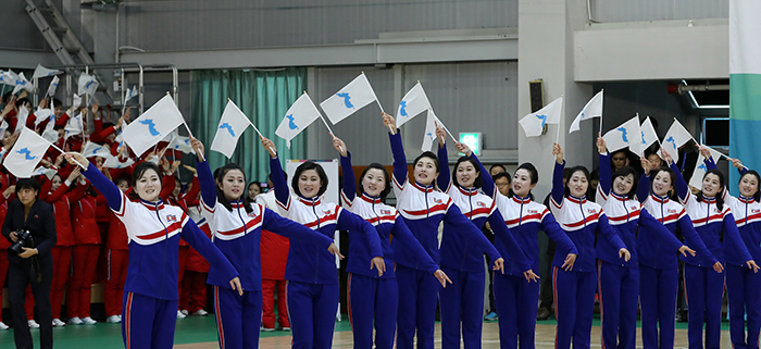 180416_cheering squad_in.jpg